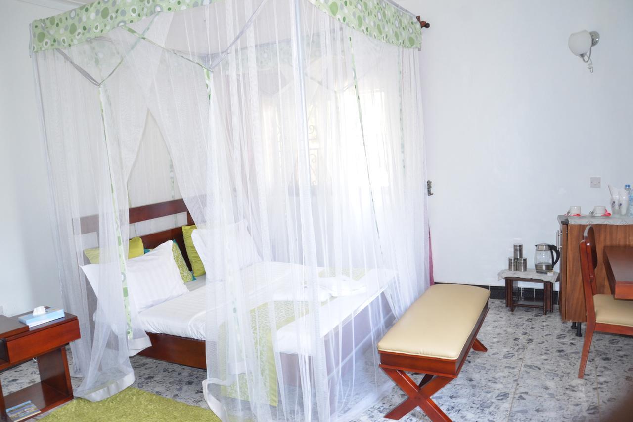 Sheevy"S Bed N Breakfast Fort Portal Bagian luar foto